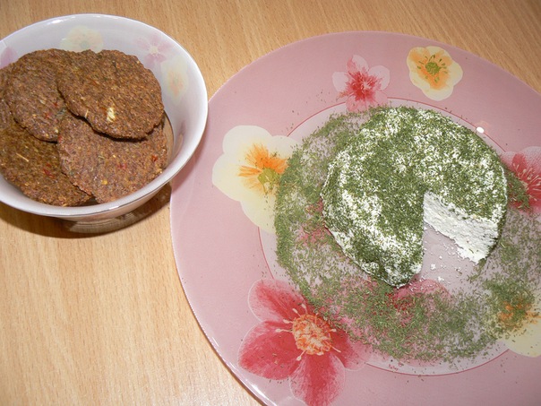 сыроедный хлеб с сыром